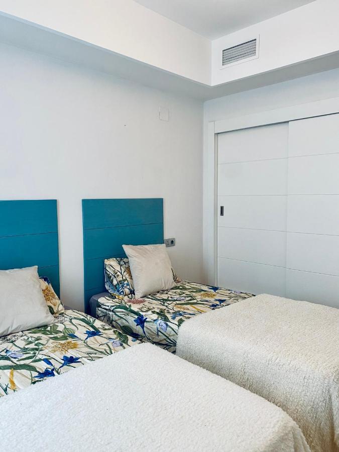 Sunshine Beach Front Complex, Wifi, Modern Casares Extérieur photo