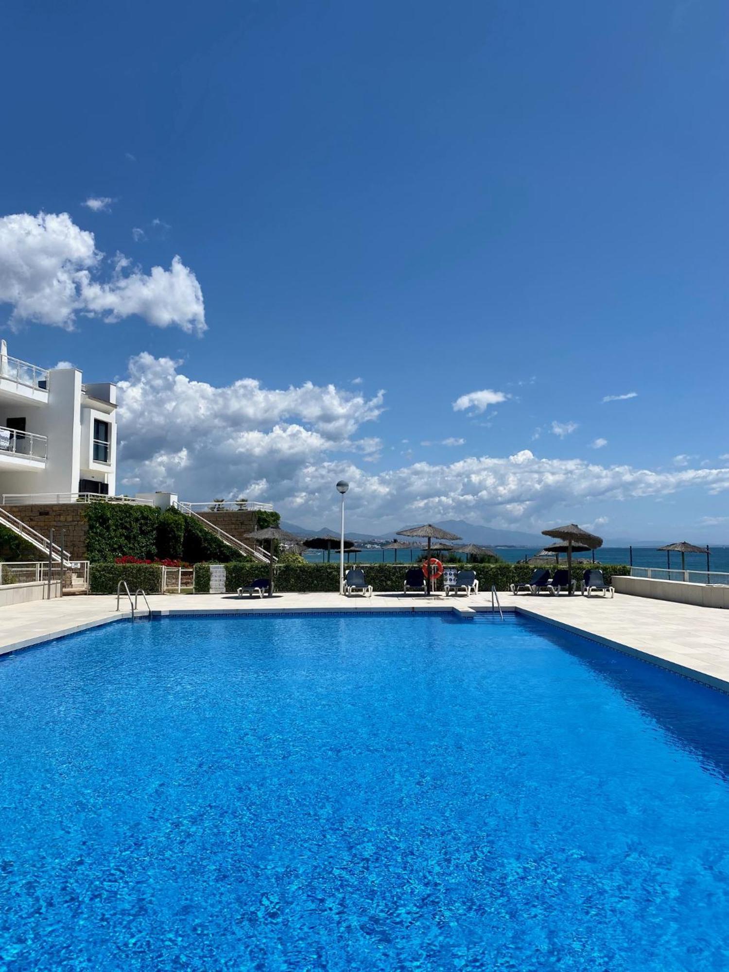 Sunshine Beach Front Complex, Wifi, Modern Casares Extérieur photo