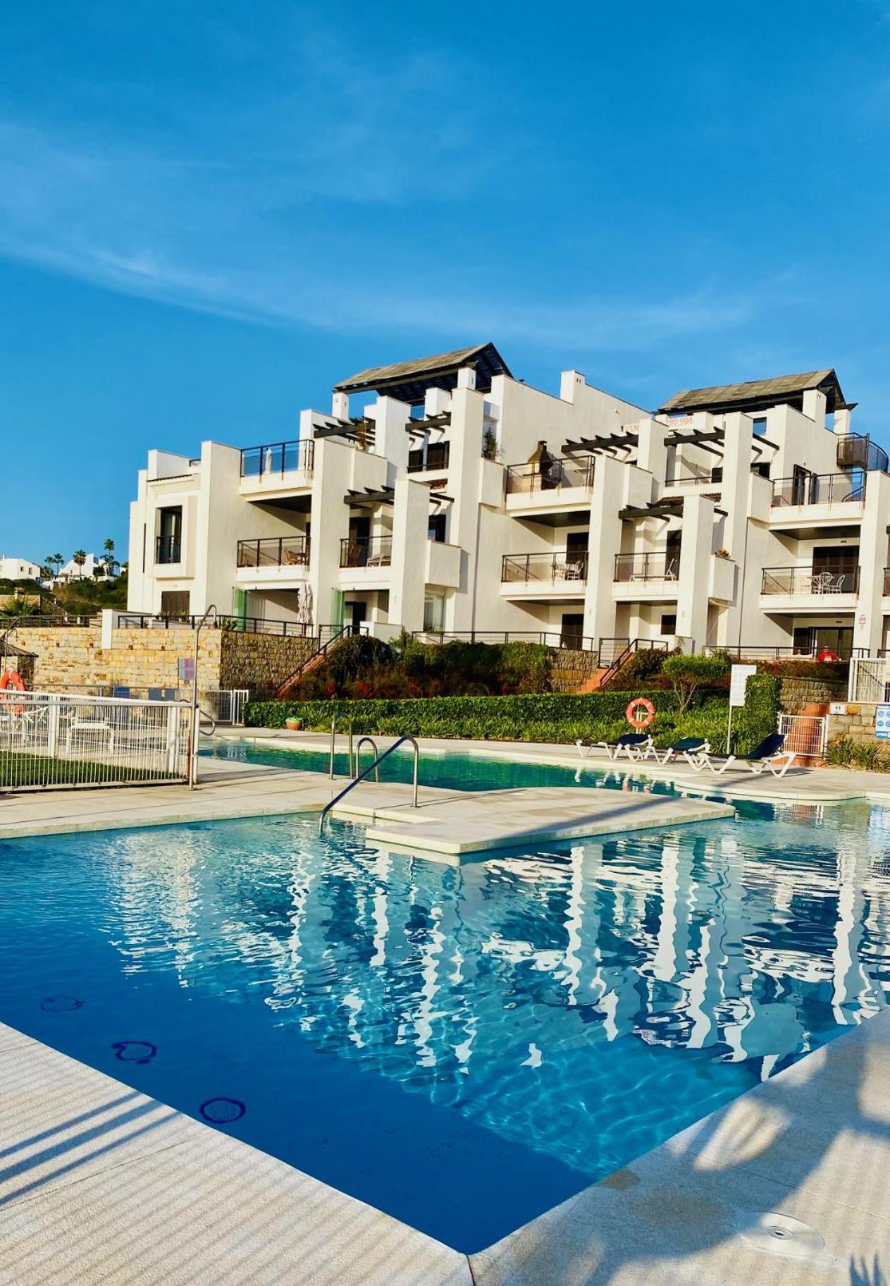 Sunshine Beach Front Complex, Wifi, Modern Casares Extérieur photo